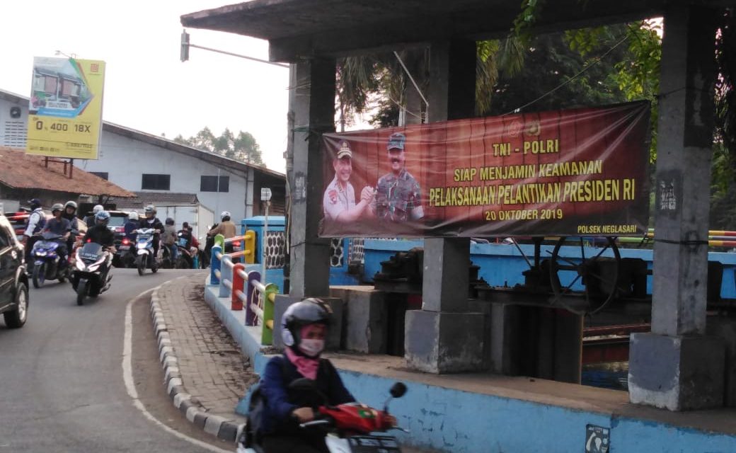 Spanduk TNI-POLRI Siap Menjamin Keamanan Pelantikan Presiden RI, Banjiri Neglasari