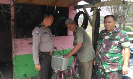 Sinergitas, Babinsa bersama Binmas Selapajang Jaya Sambangi Tokoh Masyarakat