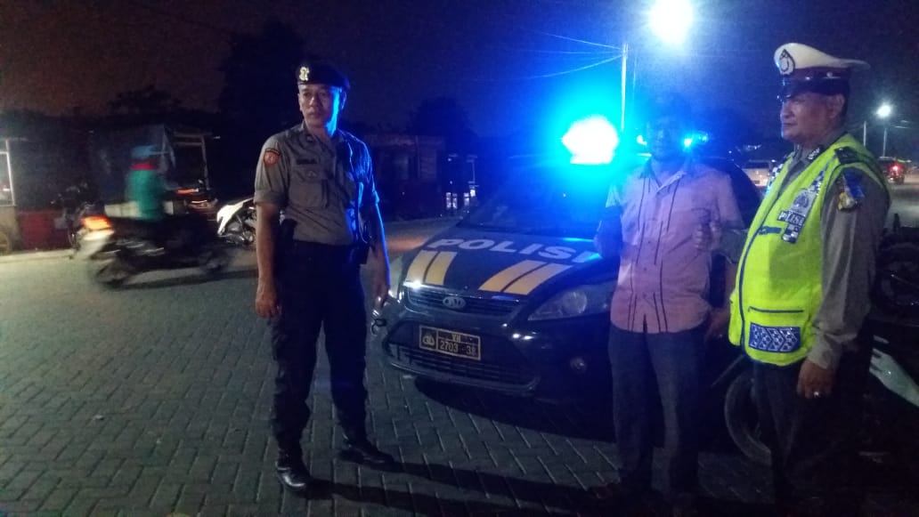 Patroli Biru Polsek Neglasari Himbau Warga di Malam Hari