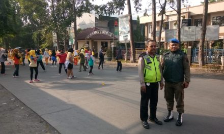 Anggota Unit Lantas Polsek Jatiuwung Lakukan Pengamanan Car Free Day di Jl. Prambanan