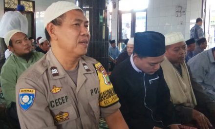 Bhabinkamtibmas Polsek Jatiuwung Gelar Cinta Masjid Dengan Shalat Jum’at Bersama Warga  