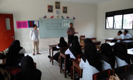 Galang Pelajar dan Kondusifkan Situasi Bhabinkamtibmas Sambang Sekolah