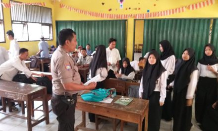 Cegah Pelajar Ikut Aksi Demo, Bripka Komarudin Sambangi Sekolah