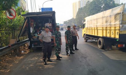 Sinergitas TNI Polri Dalam Menjaga Aksi Demo Buruh Menuju Jakarta