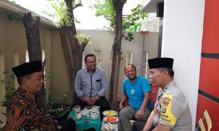 Kunjungi Tokoh Agama, Bhabinkamtibmas Polsek Cipondoh Jaga Keamanan Wilayahnya