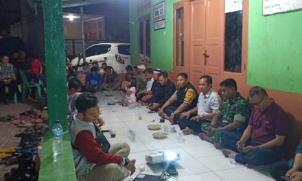 BERI PENCERAHAN MENGENAI KAMTIBMAS AIPTU SUYOTO AJAK WARGA RW 03 KELURAHAN KARAWACI SOSIALISASI