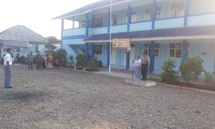 BHABINKAMTIBMAS CIMONE JAYA MENJADI PEMBINA UPACARA  DI SMK AYUDA HUSADA BIDANG KESEHATAN KARAWACI