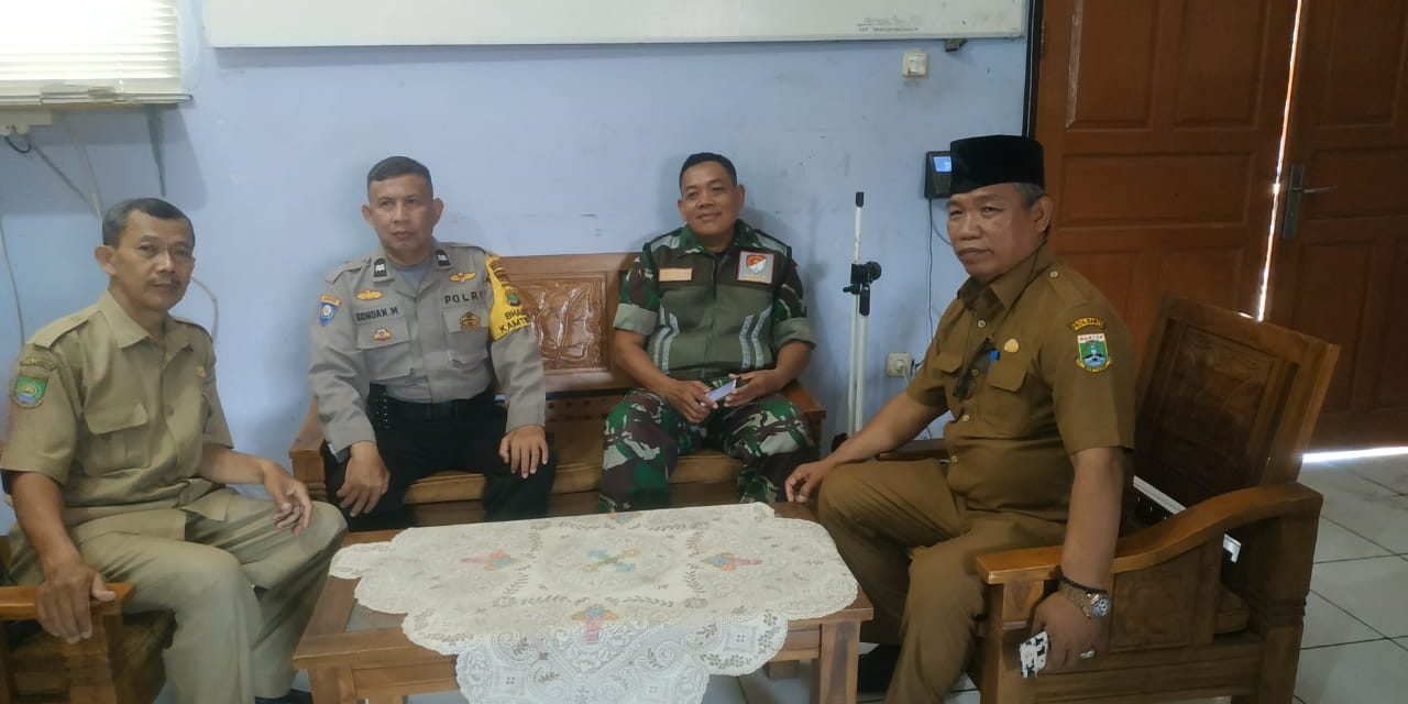 KERJASAMA SINERGI BHABINKAMTIBMAS BERSAMA BABINSA ( TIGA PILAR ) COOLING SYSTEM DENGAN WAKIL KEPALA SEKOLAH SMKN 7 TANGERANG