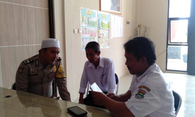 Bhabinkamtibmas Desa Pisangan Jaya Cooling System Ke Kantor Desa Pisangan Jaya