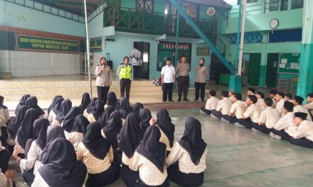 Tim Polwan Polrestro Tangkot Berikan Penyuluhan Kepada Siswa