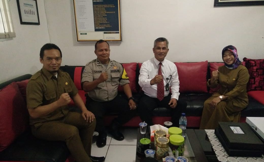 Bincang Santai Dengan Pihak Sekolah, Bhabinkamtibmas Polsek Cipondoh Cooling System