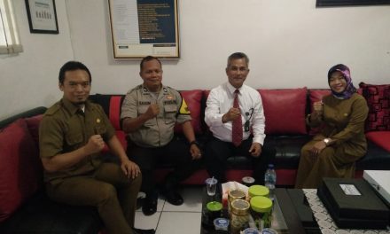 Bincang Santai Dengan Pihak Sekolah, Bhabinkamtibmas Polsek Cipondoh Cooling System