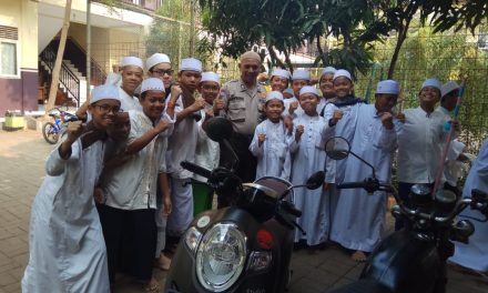 Keakraban Bhabinkamtibmas Polsek Cipondoh Bersama Santri Melalui Program Polsantren