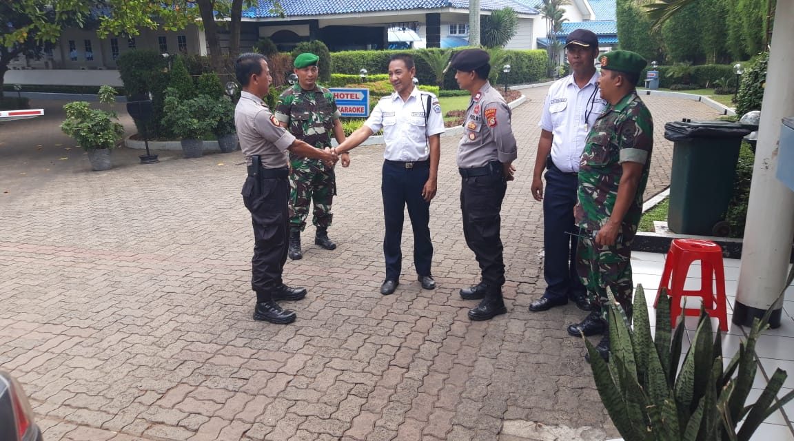 Unit Patroli Kepolisian Cipondoh Gelar Patroli dan Monitoring Objek Vital Dalam Rangka Pengamanan Pelantikan Presiden