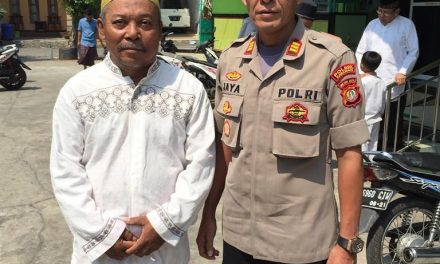 DENGAN SHOLAT BERJAMAAH WAKAPOLSEK KARAWACI AKP NURJAYA SH SILAHTURAHMI TOKOH AGAMA