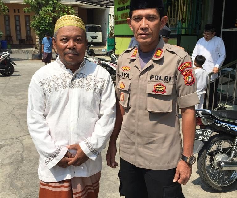 DENGAN SHOLAT BERJAMAAH WAKAPOLSEK KARAWACI AKP NURJAYA SH SILAHTURAHMI TOKOH AGAMA