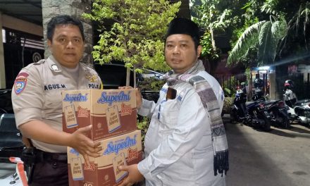 Silaturahmi dan Berikan Bantuan Bhabinkamtibmas Sudimara Pinang Sambangi Toga