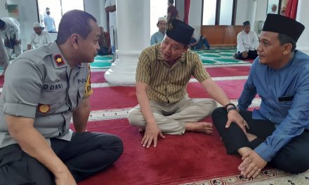 Kapolsek Cipondoh Sambangi Para Tokoh Masyarakat Dalam Rangka Sinergitas System 4 Elemen