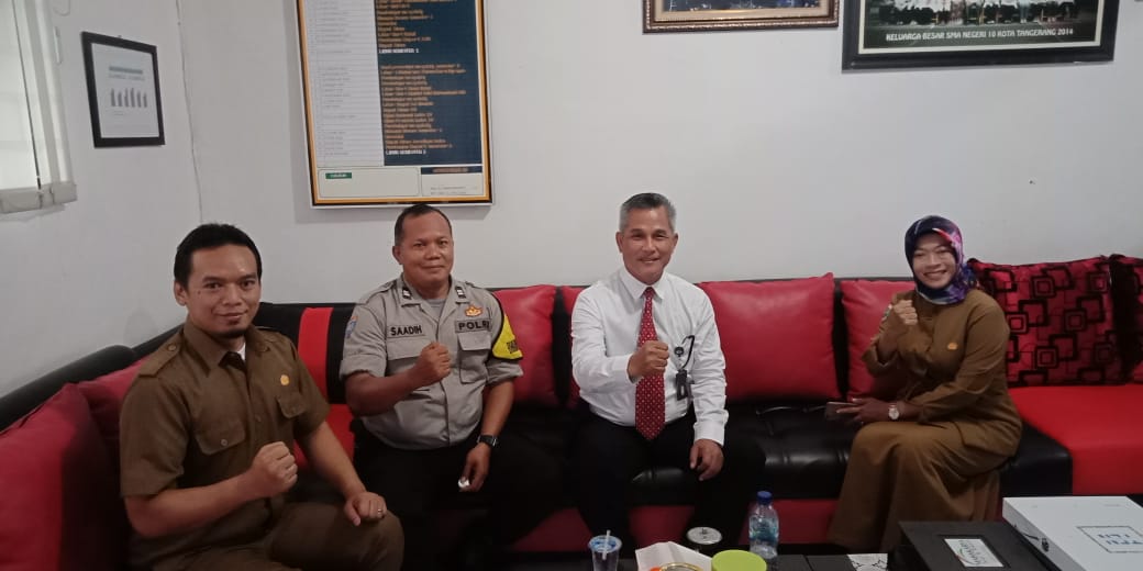 Bhabinkamtibmas Polsek Cipondoh Mengajak Siswa Tidak Ikut Demo Ke Jakarta