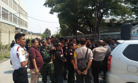 BPPKB Ranting Jatake Berunjuk Rasa di Depan PT. Cullet Prima Setia, Polsek Jatiuwung Lakukan Pengamanan