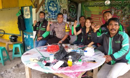 Sambang Kamtibmas Bhabinkamtibmas Dengan Mengunjungi Komunitas Ojek Online