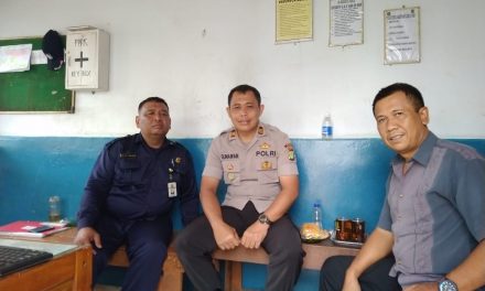 Wakapolsek Batu Ceper melaksanakan Kegiatan Cooling System Sambang Dialogis Satpam Sdr.Damhuri