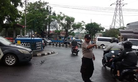 Begini, Bentuk Pelayanan Prima Samapta Polsek Neglasari di Jalan Raya