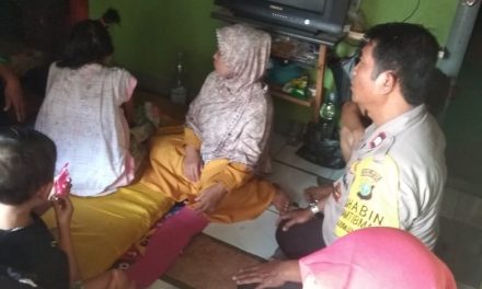 Peduli Terhadap Warga, Binmas Polsek Neglasari Kunjungi Warga Penderita Kanker