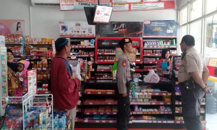 Patroli Dialogis Antisipasi Guankamtibmas, Samapta Polsek Neglasari Sasar Minimarket