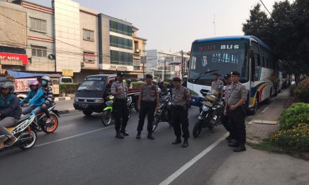 Polsek Jatiuwung Kawal Massa Serikat Buruh FSPMI Yang Berangkat Menuju Jakarta