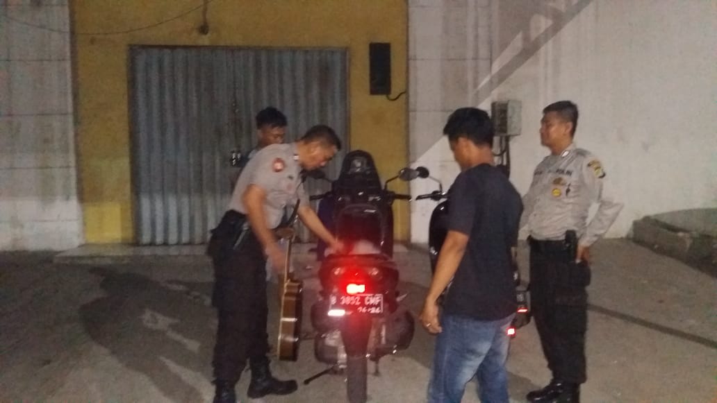 Patroli Biru Unit Samapta Polsek Neglasari Sasar Kawasan Pergudangan