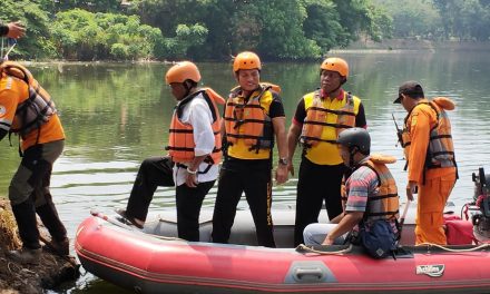 Kapolsek Neglasari Bersama Tim Gabungan Basarnas Cari Korban Tenggelam