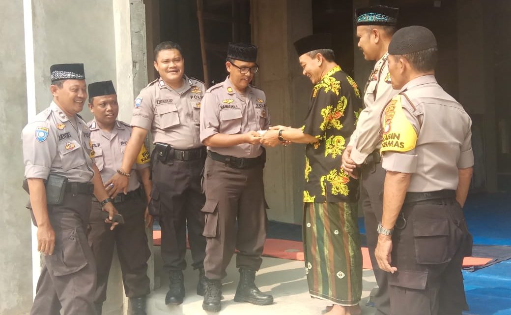 Polsek Jatiuwung Gelar Bakti Religi, Berikan Sumbangan Dana Pembangunan Masjid Jami Baiturrahman