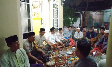 Belasungkawa, Binmas Kedaung Wetan Hadiri Tahlil di Kediaman Tokoh Masyarakat