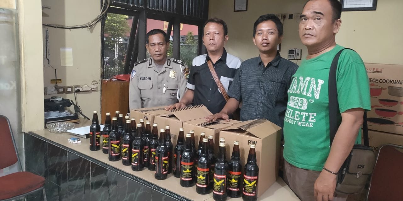 Gelar Operasi Cipkon, Polsek Neglasari Amankan Puluhan Botol Miras