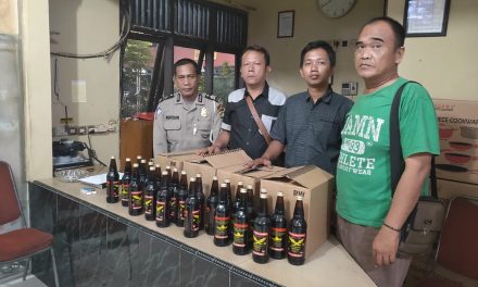 Gelar Operasi Cipkon, Polsek Neglasari Amankan Puluhan Botol Miras