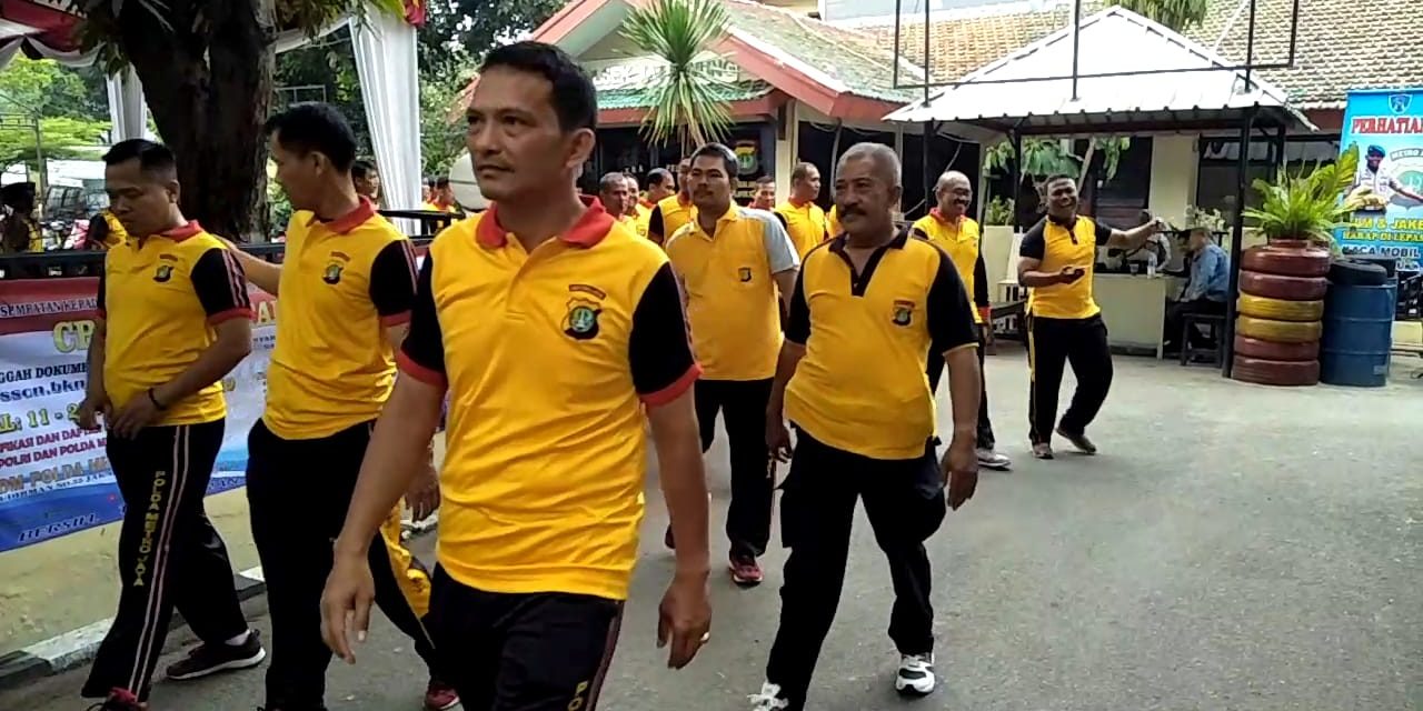 Jaga Stamina Anggotanya, Wakapolsek Jatiuwung Bersama Anggotanya Laksanakan Olah Raga Pagi