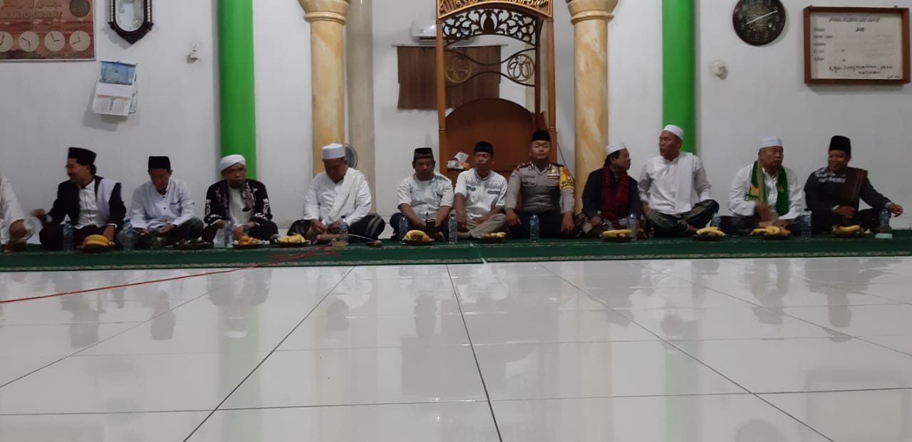 Bhabinkamtibmas Polsek Jatiuwung Hadiri Peringatan Maulid Nabi Muhammad SAW di Mesjid Jami Riyadhus Sholihin