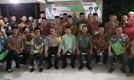 Bhabinkamtibmas Polsek Cipondoh dan Babinsa Hadiri Pengukuhan Ketua RW dan RT