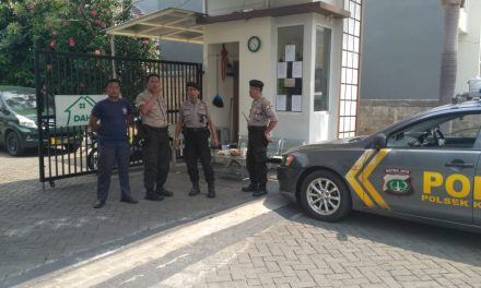 Demi Amankan Wilayah Pemukiman Unit Patroli 6801 Polsek Karawaci Sambang Perumahan Pabuaran Resident