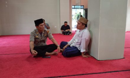 Tetap Lakukan Penggalangan Kepada Tokoh Agama AKP Nurjaya SH Sholat Jumat Berjamaah