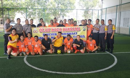 Wujudkan Kebersamaan Polsek Karawaci Bertanding Futsal Dengan Mahasiswa Indonesia Timur