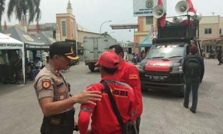 Aksi Sosialisasi UMK aliansi buruh dari Kabut Bergerak, Kapolsek Batu Ceper pimpin Pengamanan dan Pengawalan terhadap aksi konvoi buruh