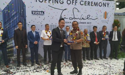 Kapolsek Cipondoh Hadir Sebagai Tamu Kehormatan pada Acara Topping Off Ceremony Apartement The Smith Soho