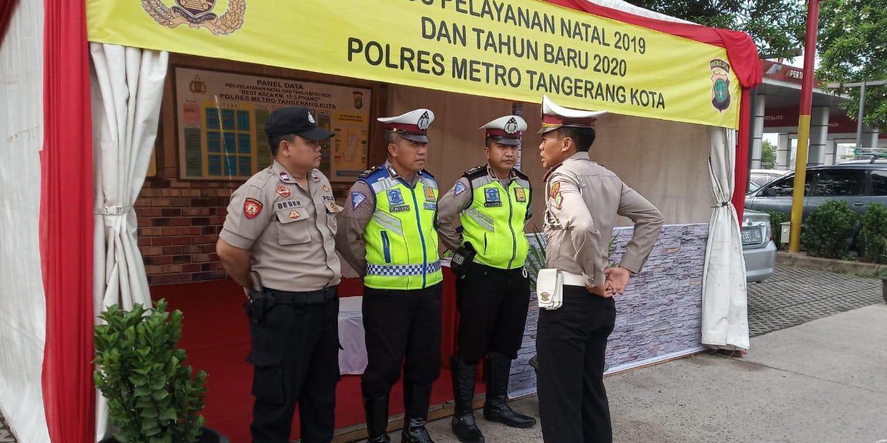 Personil Polsek Cipondoh Bersama Personil Lantas Polres Metro Tangerang Kota Laksanakan Penjagaan Pos PAM Ops. Lilin Jaya 2019 di Posyan Rest Area 13,5 Pinang