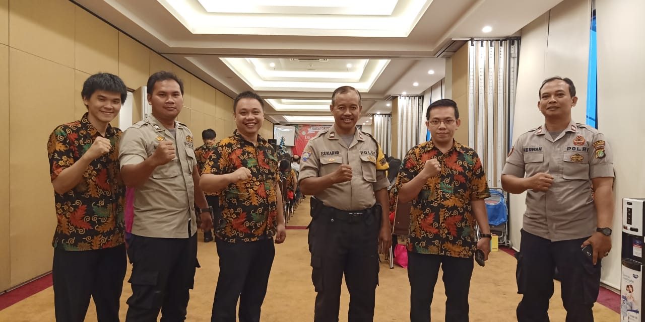 Kepolisian Polsek Cipondoh Laksanakan Pengamanan Natal Gereja Kristus Bangsa Bangsa di Fave Hotel.