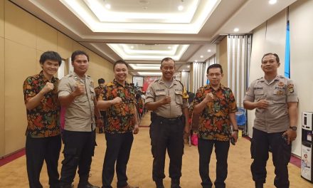 Kepolisian Polsek Cipondoh Laksanakan Pengamanan Natal Gereja Kristus Bangsa Bangsa di Fave Hotel.