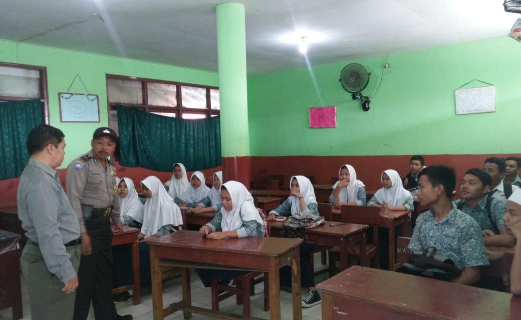 Kunjungan Polkis Bhabinkamtibmas Polsek Cipondoh Cegah Peredaran Narkoba Dikalangan Pelajar