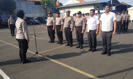 Dalam Meningkatkan Disiplin Kapolsek Karawaci AKP Yulies Andri Pratiwi S.IK Gelar Apel Pagi