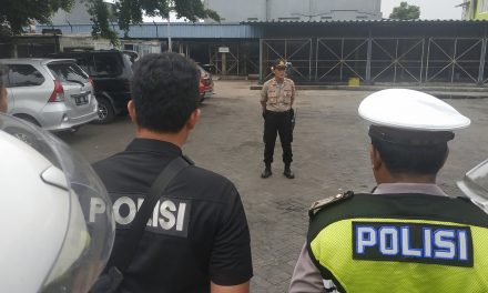 Wakapolsek Karawaci AKP Nur jaya SH pimpin Gelar Apel Pengamanan Aksi Mogok Kerja Karyawan PT Sulindafin